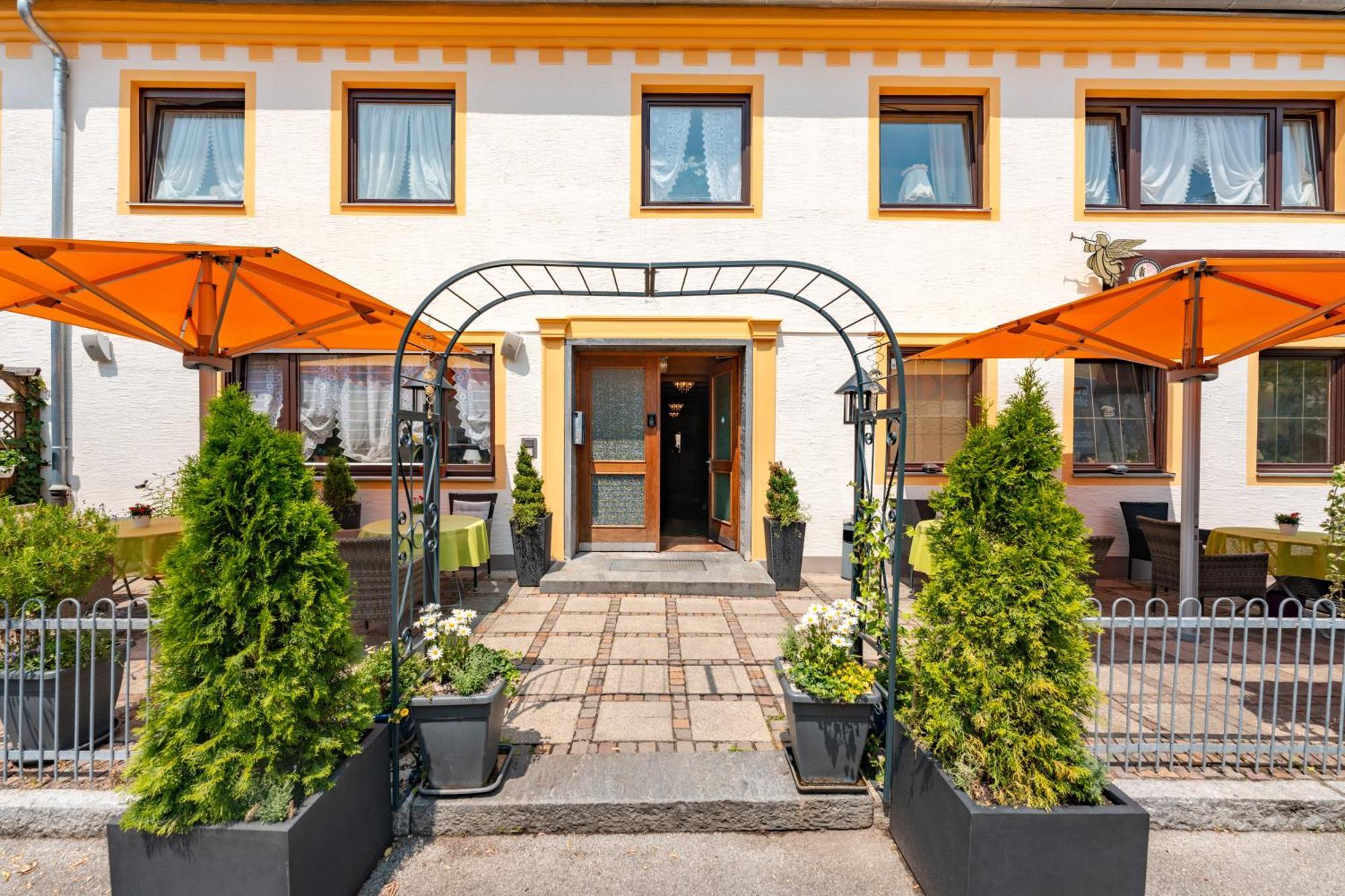 Hotel Garni "Zum Engel" Oberguenzburg Exterior foto